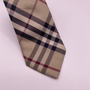 Burberry Classic Nova Checkered Tie in Beige Stunning